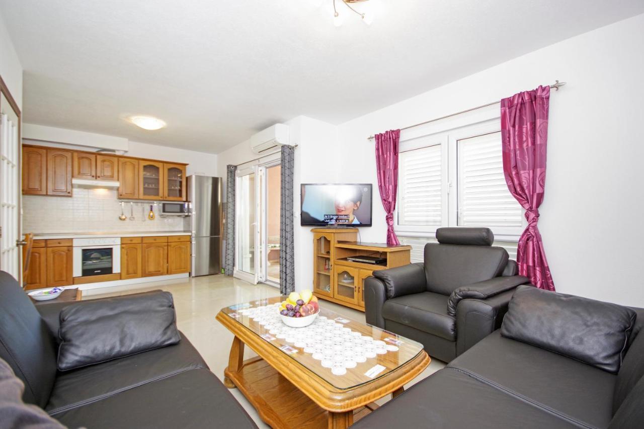 Apartmani Cezar Makarska Exterior foto